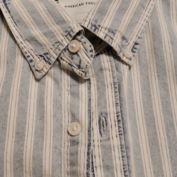 AE Oxford Button-Up Shirt - Picture 2 of 9